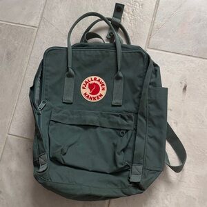 Fjallraven Kånken Forest Green Backpack